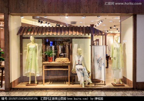 櫥窗魔法 服飾攝影與生活美學(xué)的永恒對(duì)話